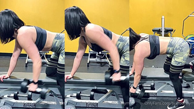 fit gym girl Womanwearingred doing her workout routine