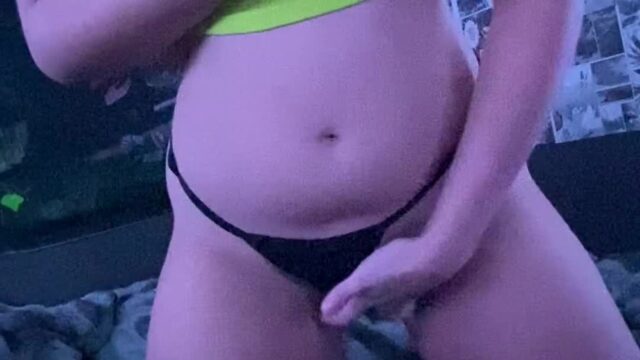 camgirl Skye Summers so horny without you